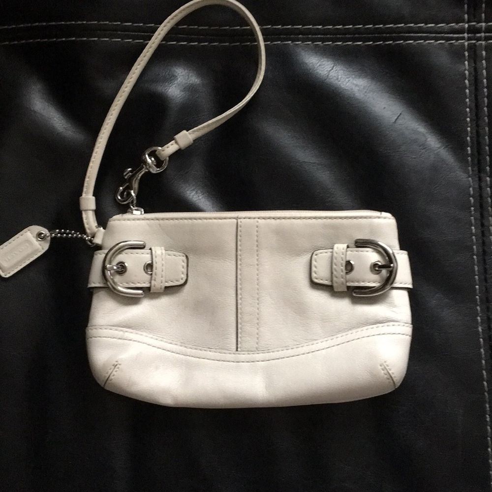 EUC Coach Off White Clutch